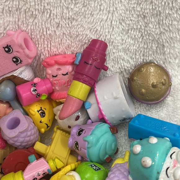 SHOPKINS Random Pieces - Lot of 50 - Picture 4 of 5